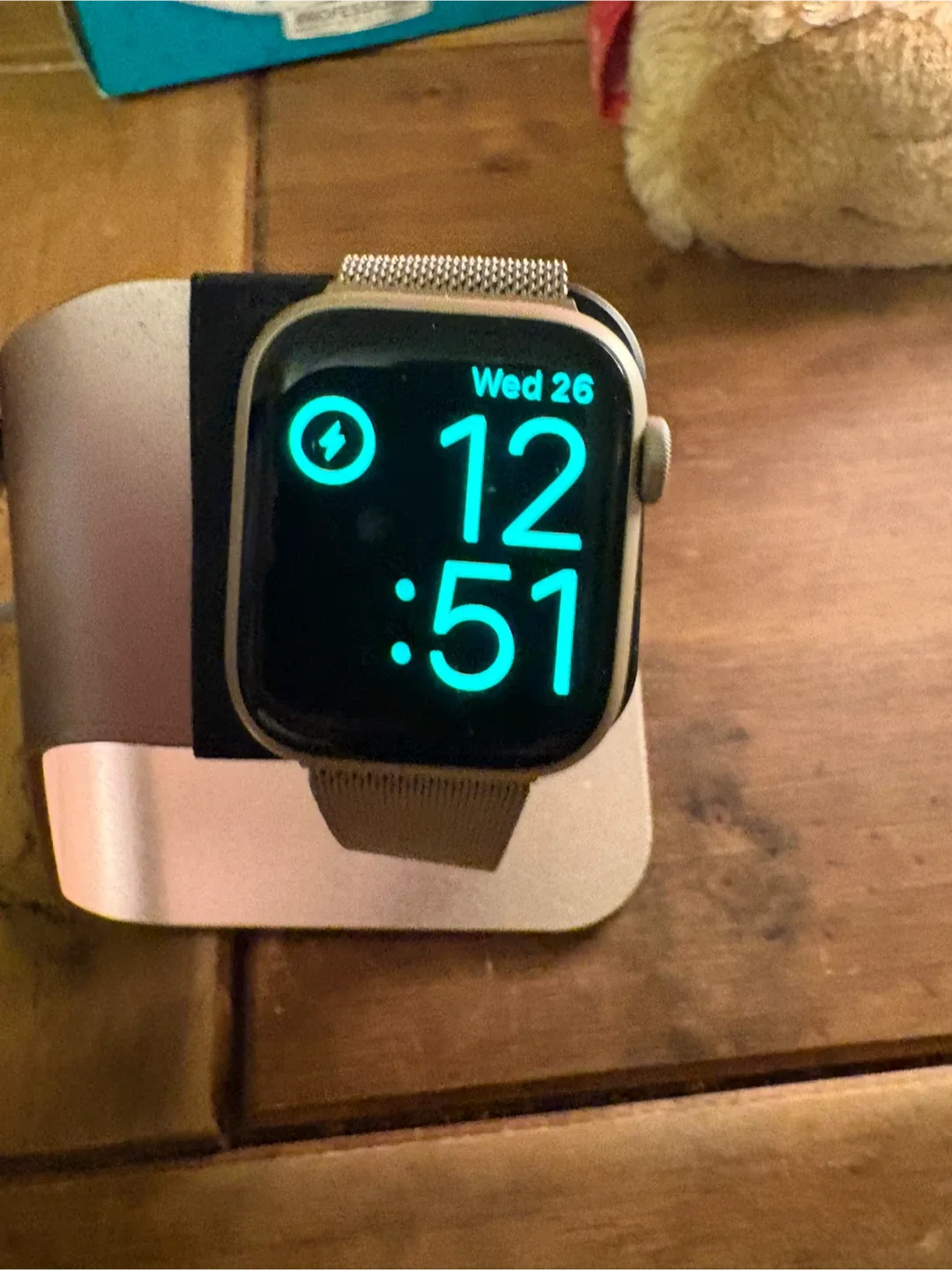 Apple Watch with Milanese Loop series 9 image indicator(3)