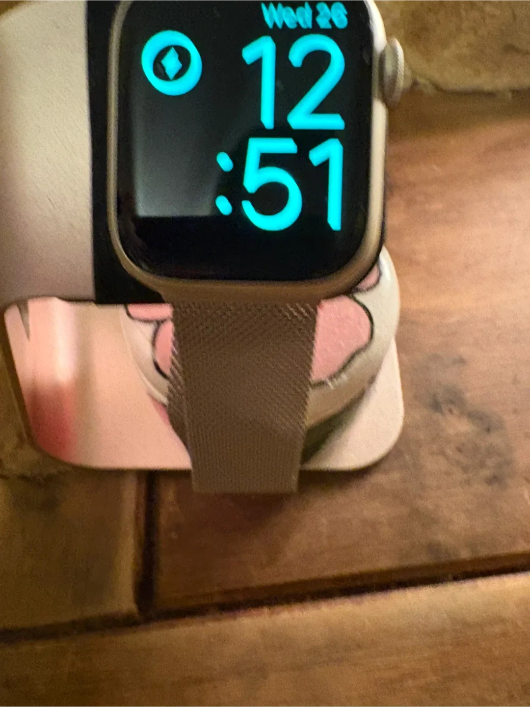 Apple Watch with Milanese Loop series 9 image indicator(2)