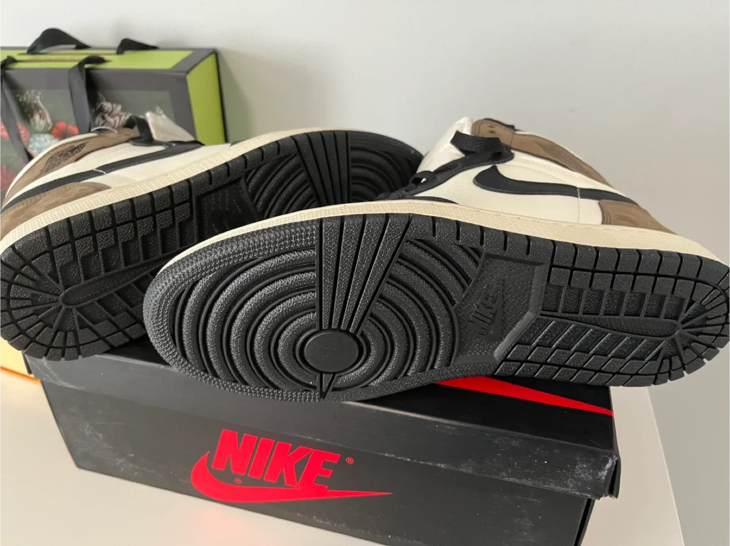 Nike Air Jordan 1 Retro High OG Mocha image indicator(6)