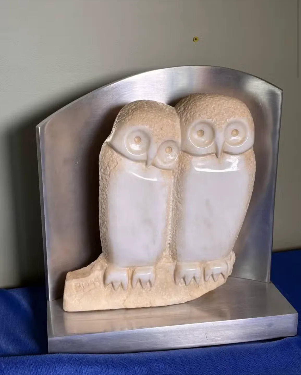 Owl Sculpture on Metal Base image indicator(2)
