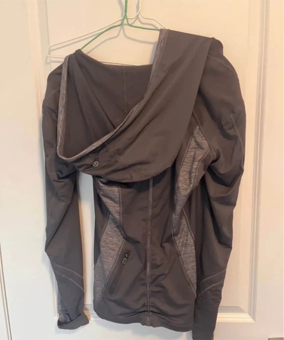 😡retailed $138 Lululemon wrap hoodie image indicator(2)