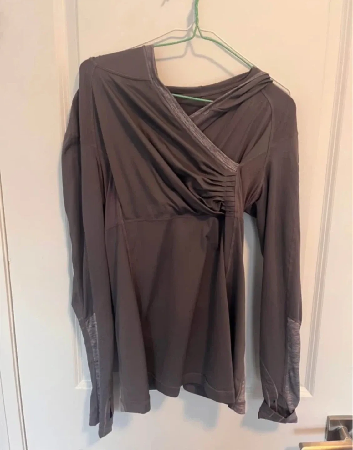 😡retailed $138 Lululemon wrap hoodie