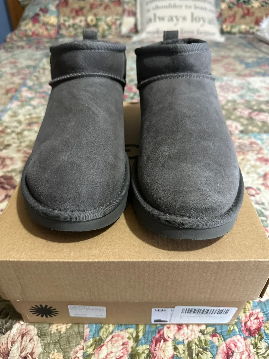 UGG Classic Ultra Mini Boots - Grey, Size 8 image indicator(3)
