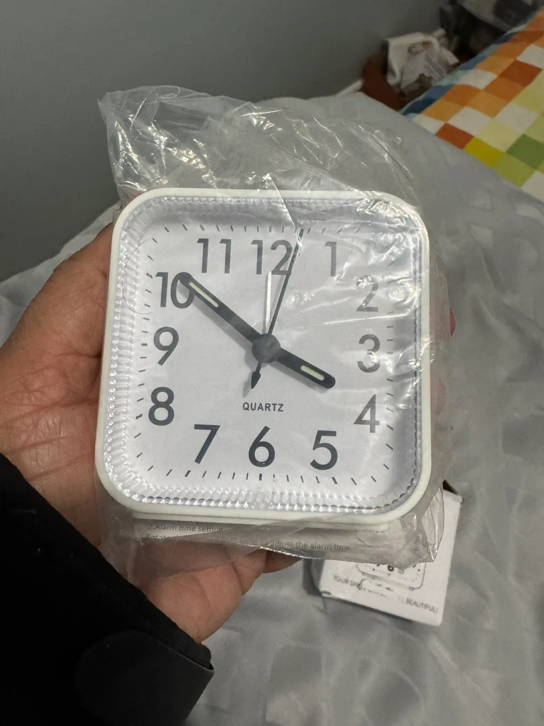 New Square White Quartz Alarm Clock image indicator(2)