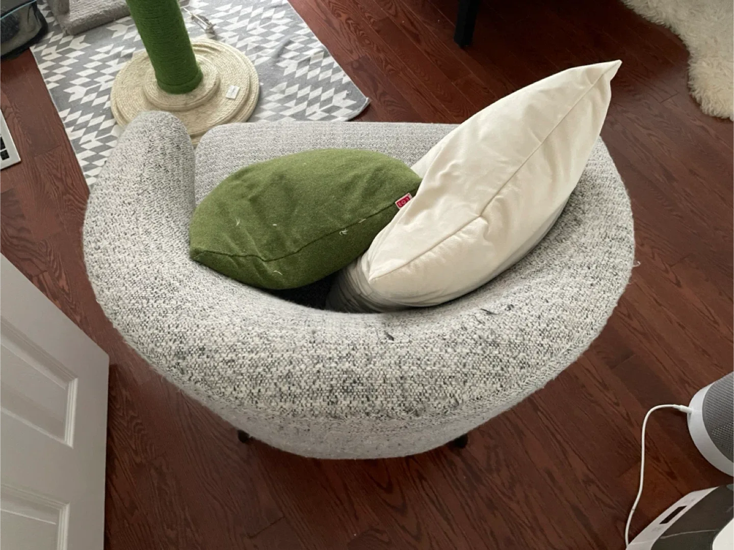 Free! Structube chair image indicator(5)