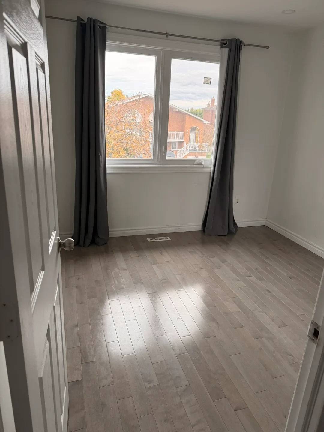 Private bedroom in Brampton image indicator(3)