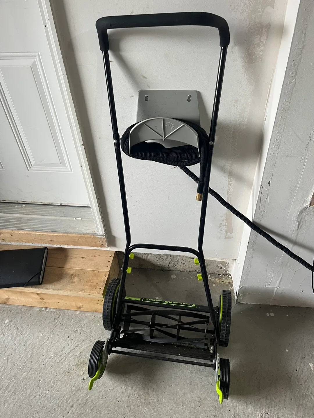 LawnMaster Reel Mower - Manual Push image indicator(2)