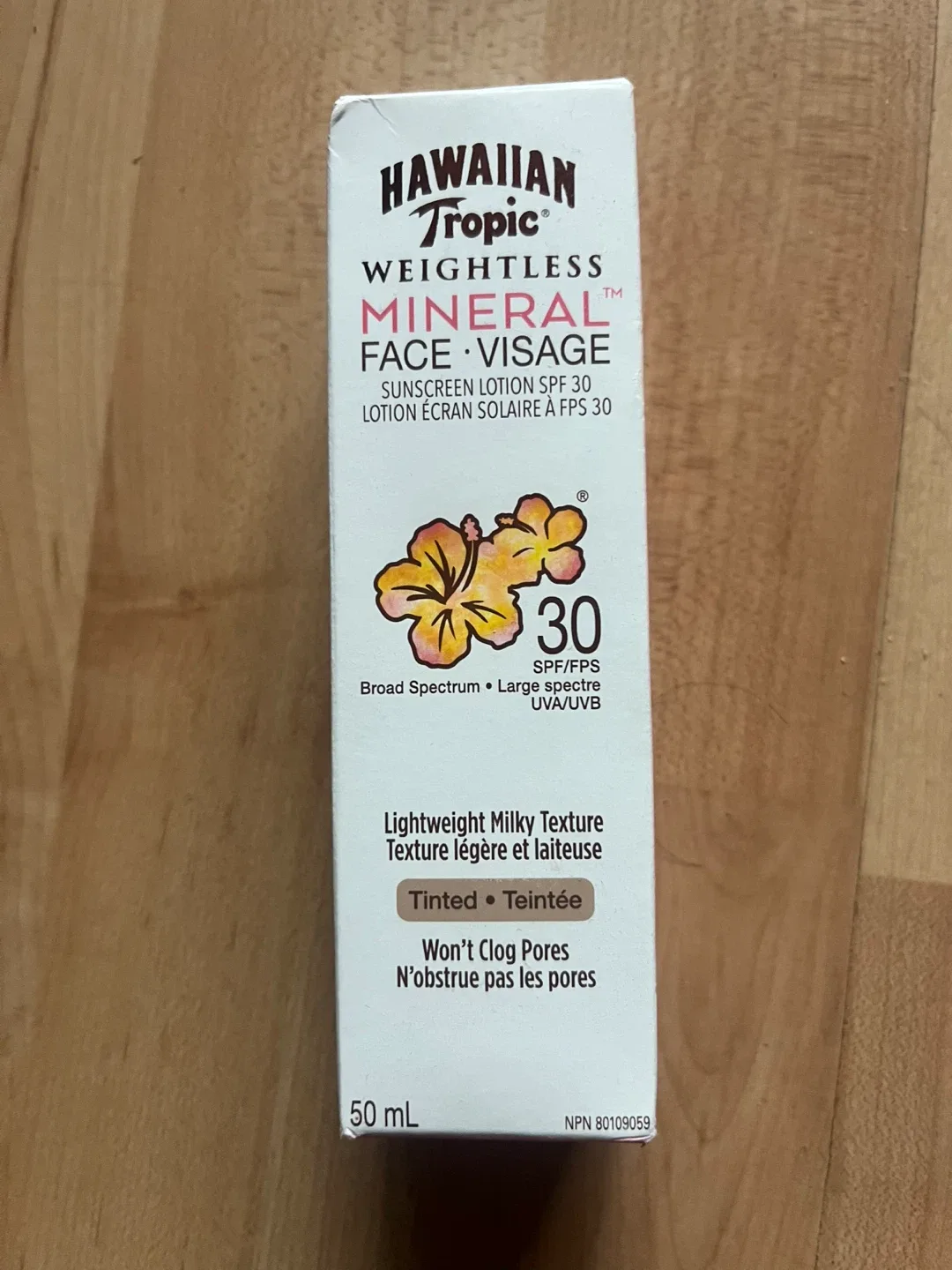 New Hawaiian Tropic Weightless Mineral Face SPF 30