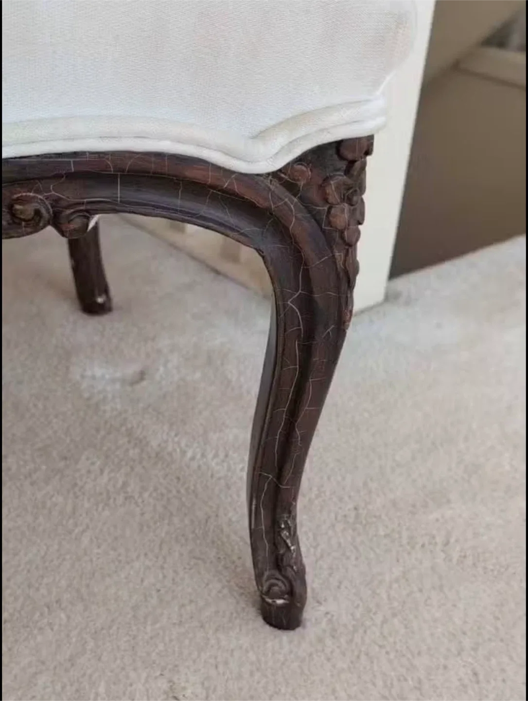 Antique Style White Armchair image indicator(4)