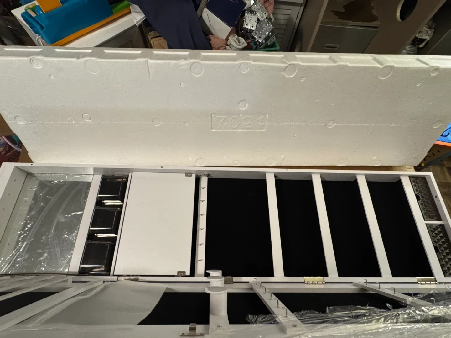 360° Swivel Mirror, Standing Lockable Jewelry Cabinet Organizer image indicator(7)