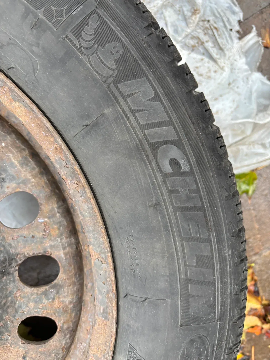 Michelin 225/60R17 Winter Tire image indicator(2)