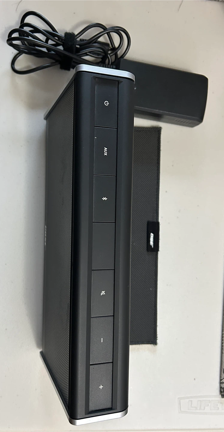 Moving Sale- Bose SoundLink Bluetooth Speaker - photo 2