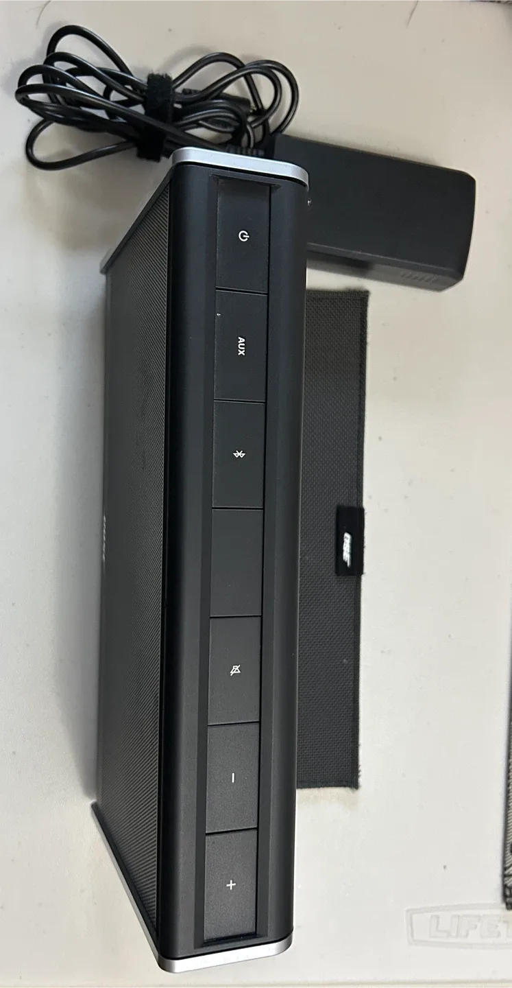 Moving Sale- Bose SoundLink Bluetooth Speaker image indicator(2)