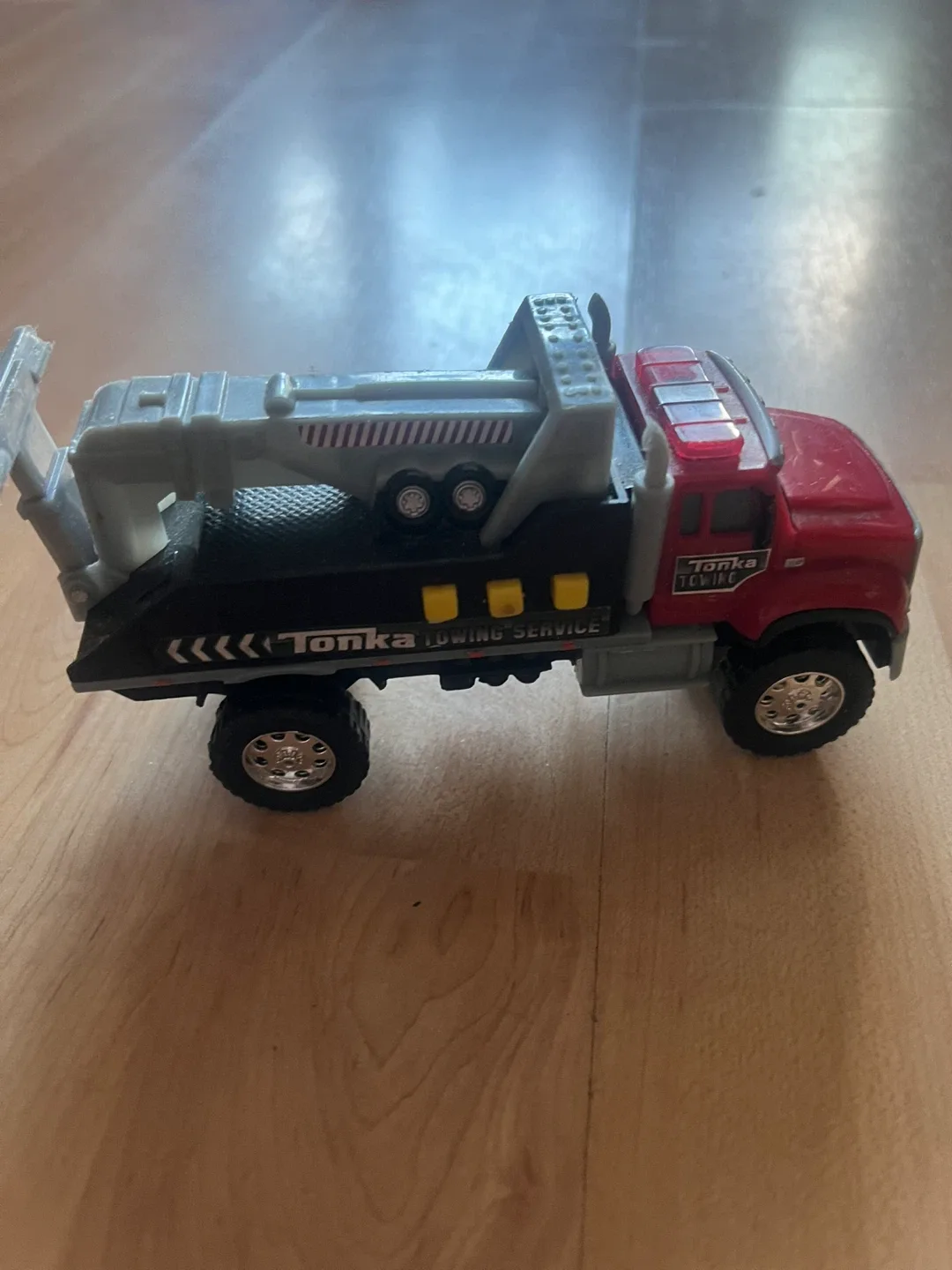 Tonka Towing Service Truck image indicator(2)