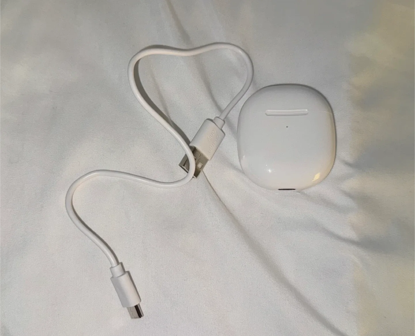 onn. Wireless Earbuds - White image indicator(2)