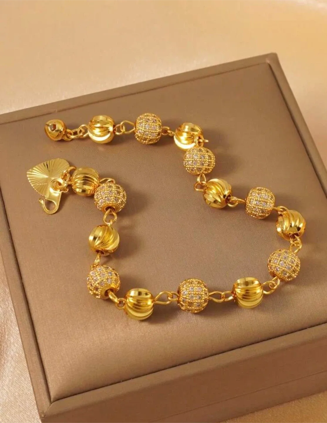 Gold Fashion Jewelry Bracelet image indicator(3)