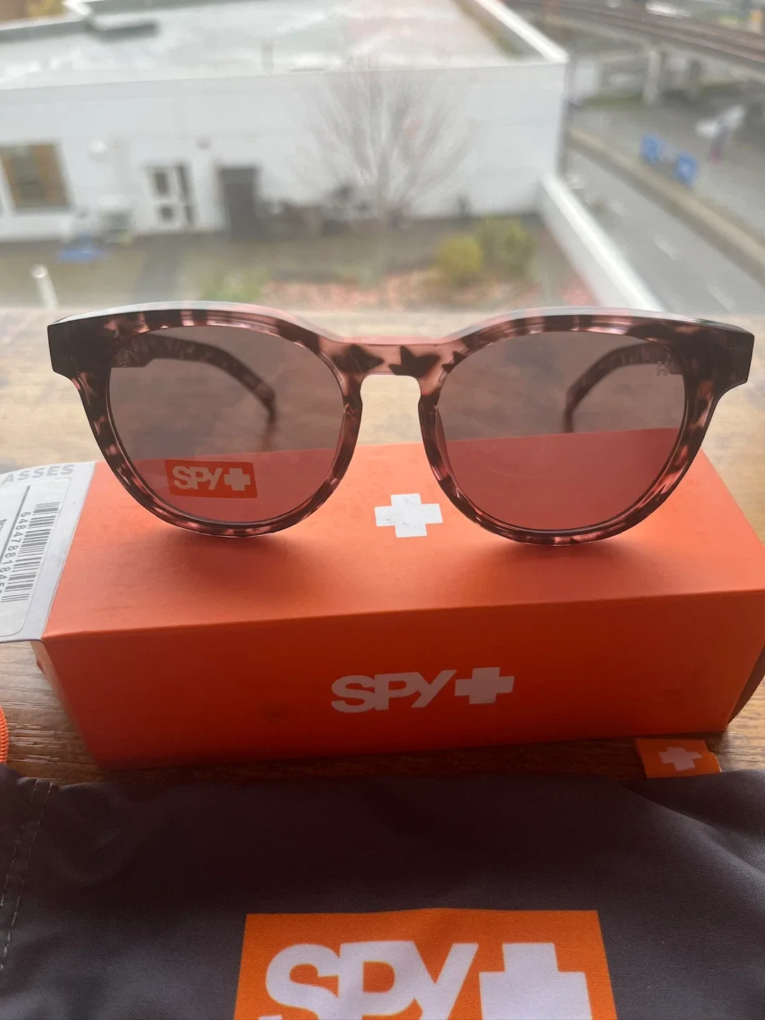 SPY+ Cedros Sunglasses with Box image indicator(2)