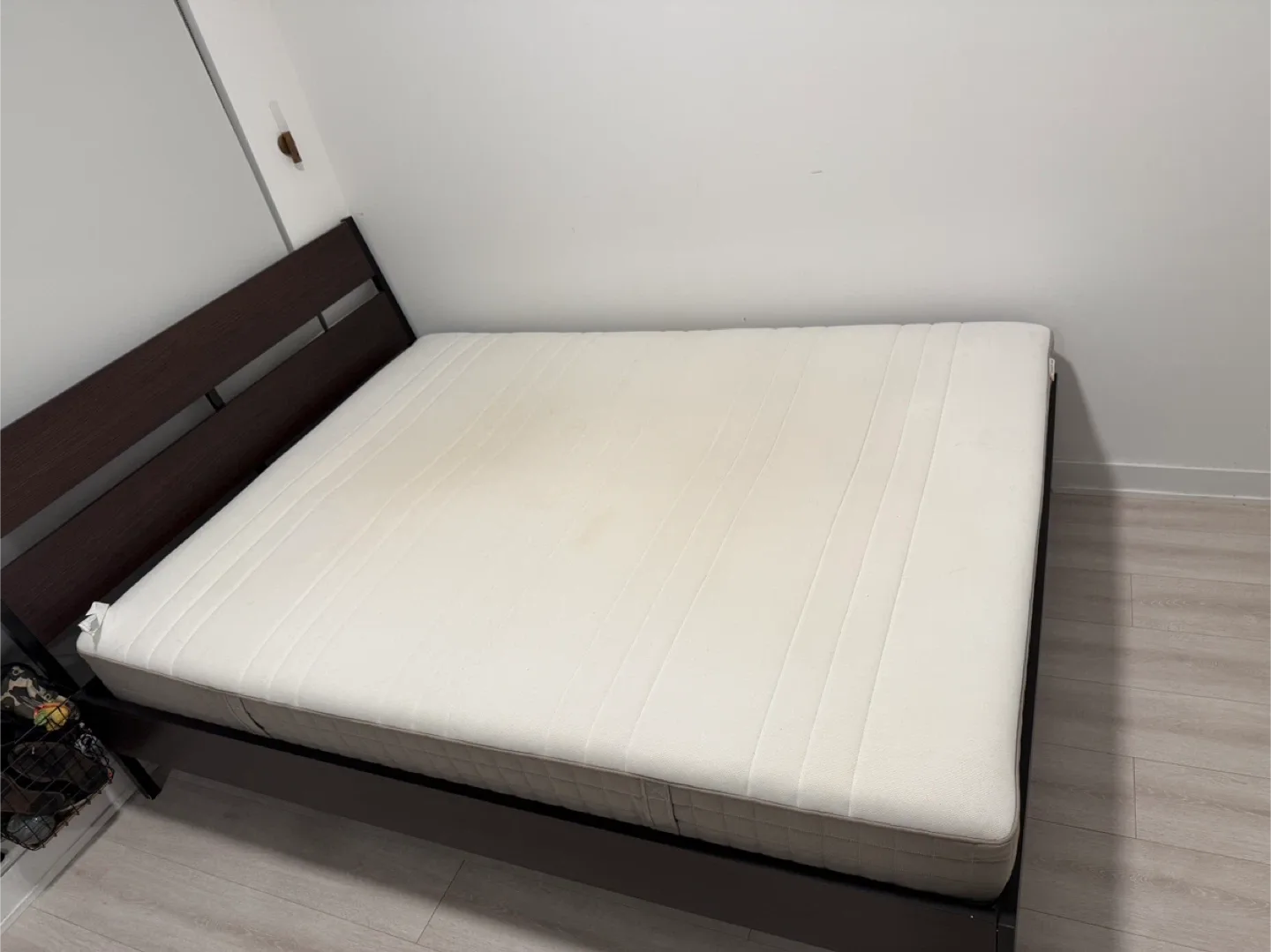 IKEA Haugesund queen Mattress image indicator(3)