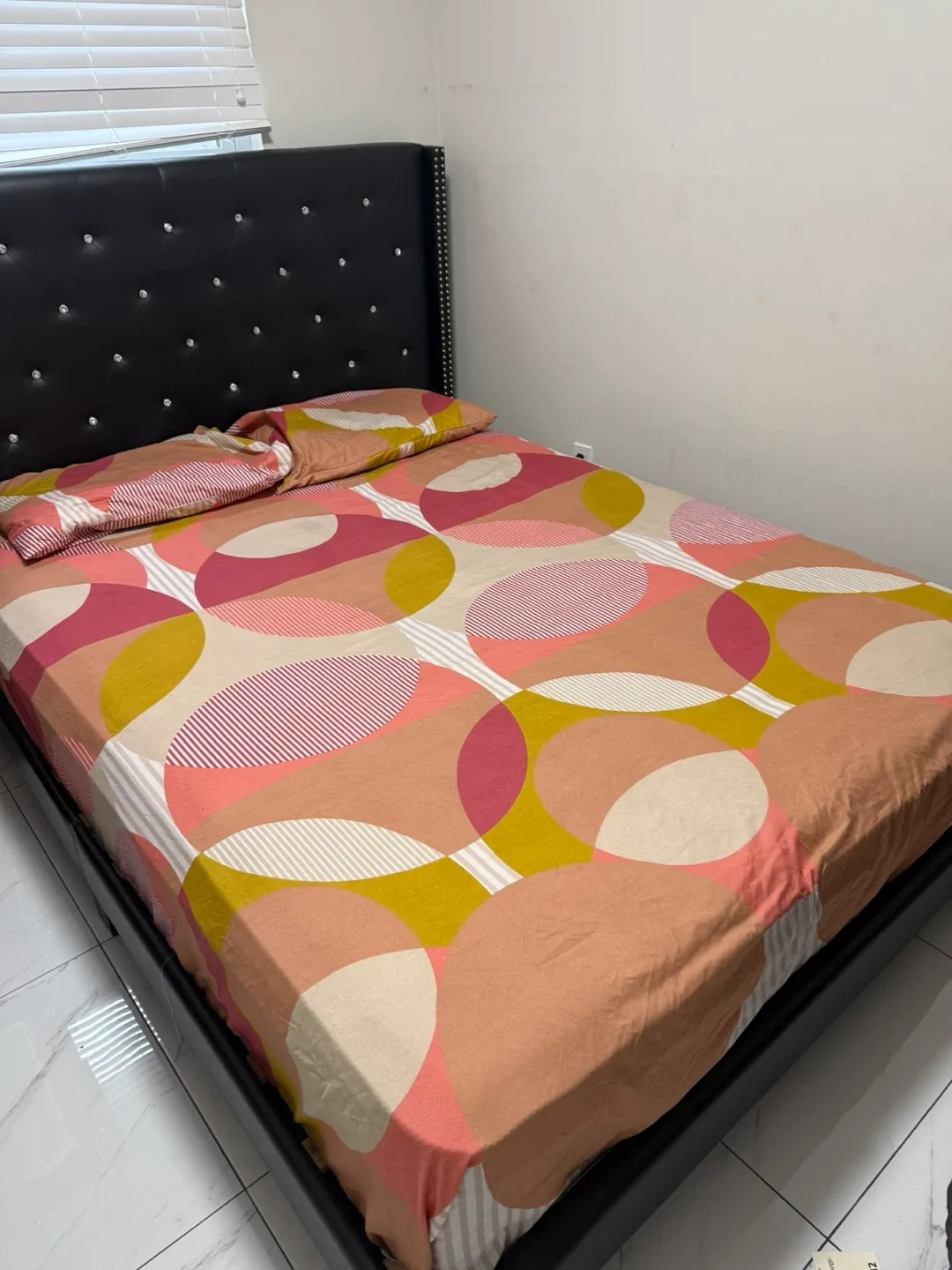 Black Bed Frame with Rhinestones image indicator(4)