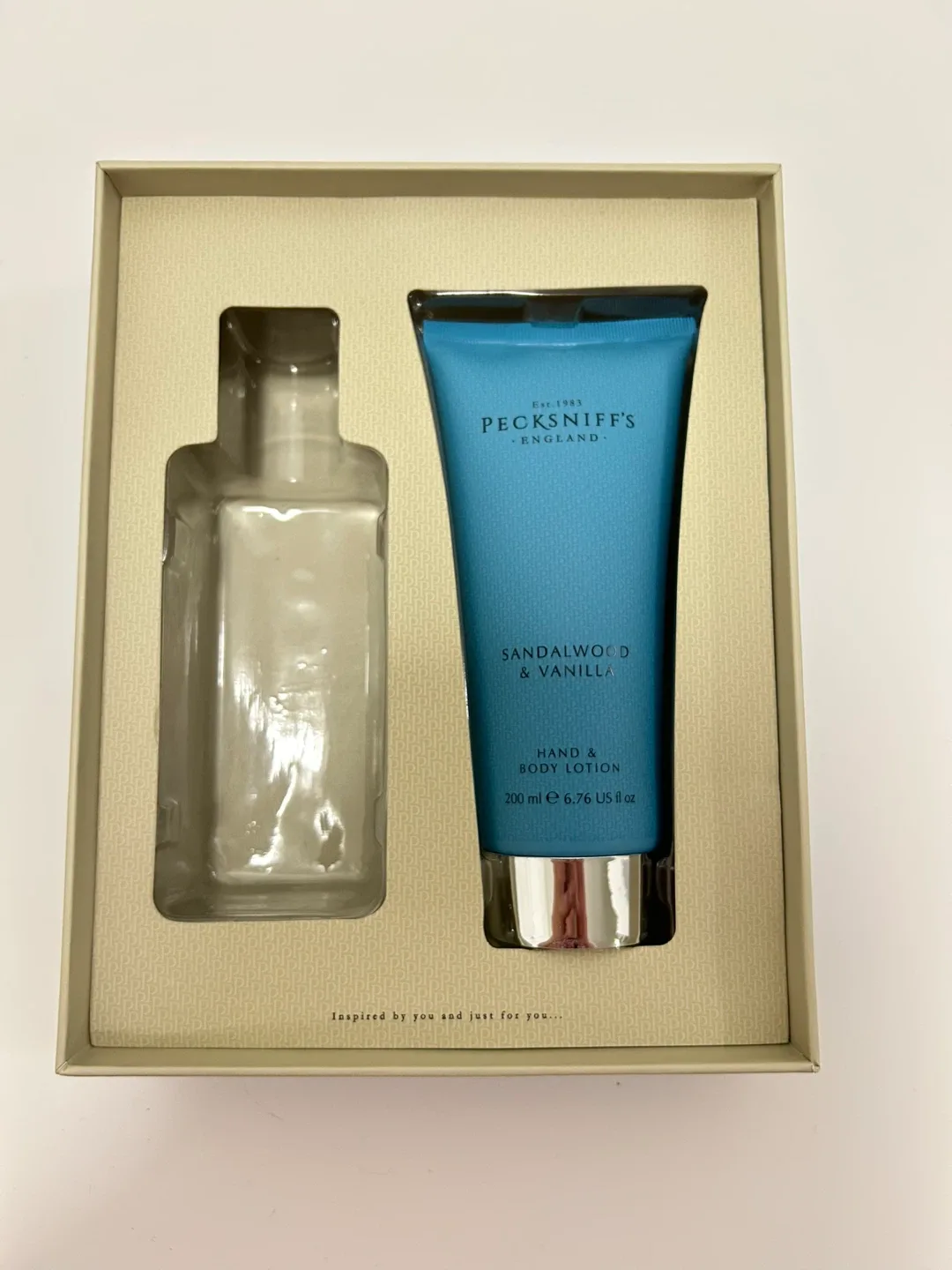 New Pecksniff's Sandalwood & Vanilla Hand & Body Lotion 200ml image indicator(2)