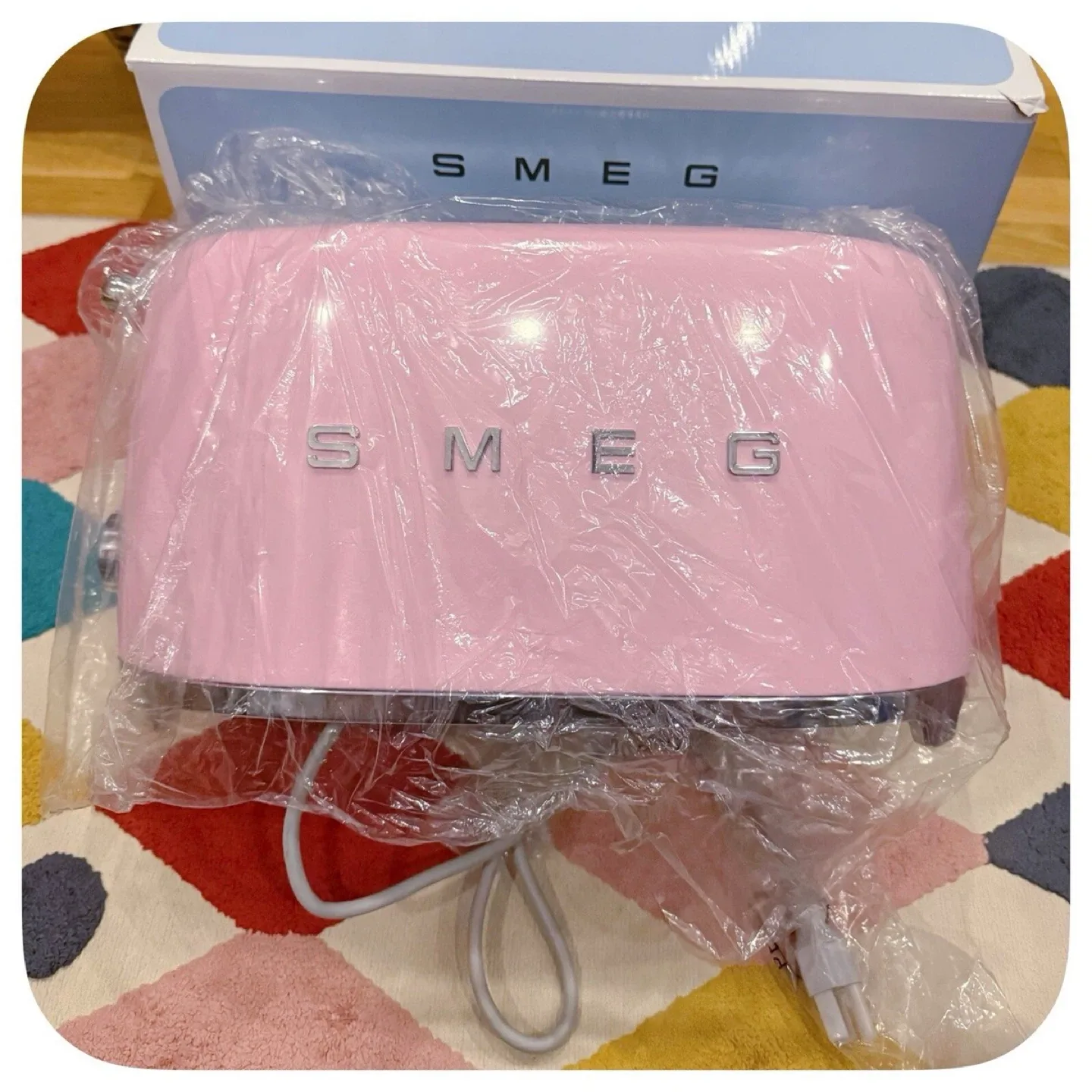 SMEG 4-SLICE TOASTER IN PASTEL PINK - BRAND NEW IN BOX image indicator(8)