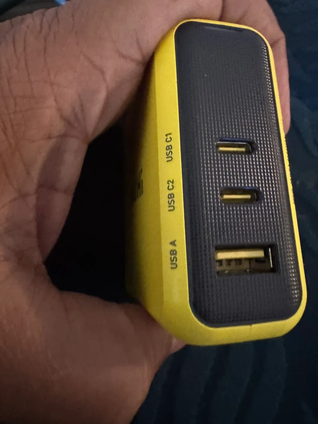 AOHi THE YOUTH 140W GaN Charger - Yellow image indicator(2)