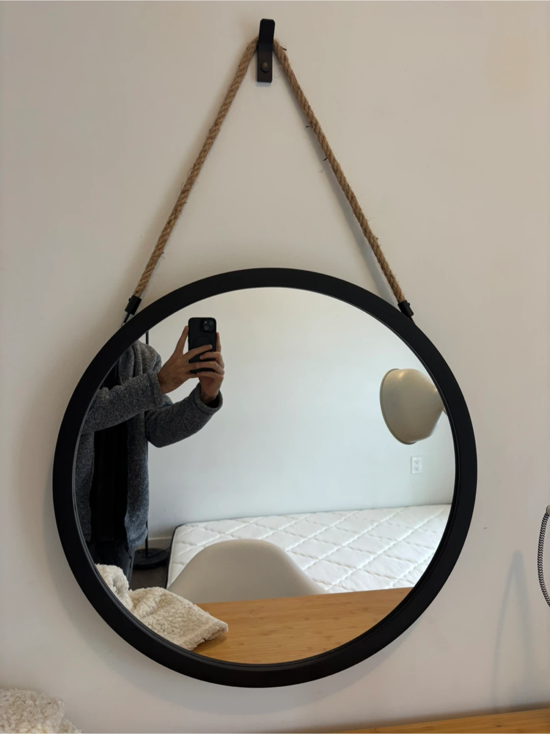 Round Wall Mirror with Rope and hanger - 23.2 inch