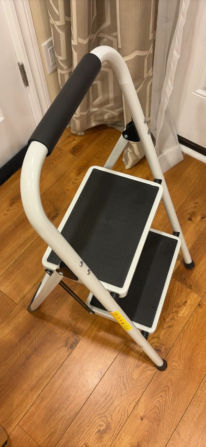 2-Step Ladder with Hand Grip - White