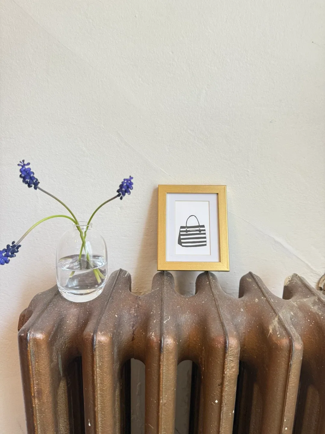 Urban Outfitters Small Gold Frame image indicator(2)