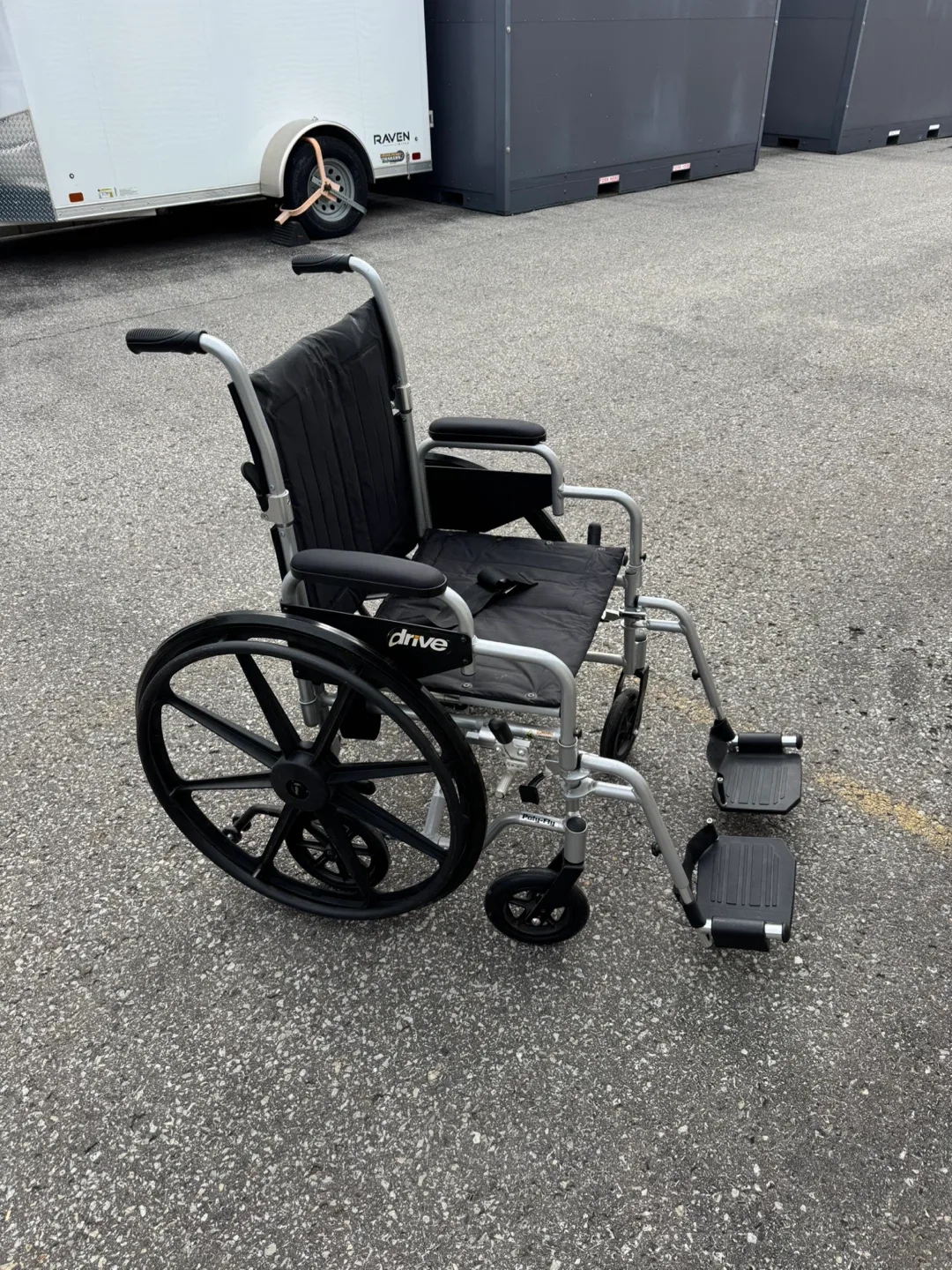 DRIVE MEDICAL POLY FLY TRANSPORT WHEELCHAIR 20” image indicator(2)