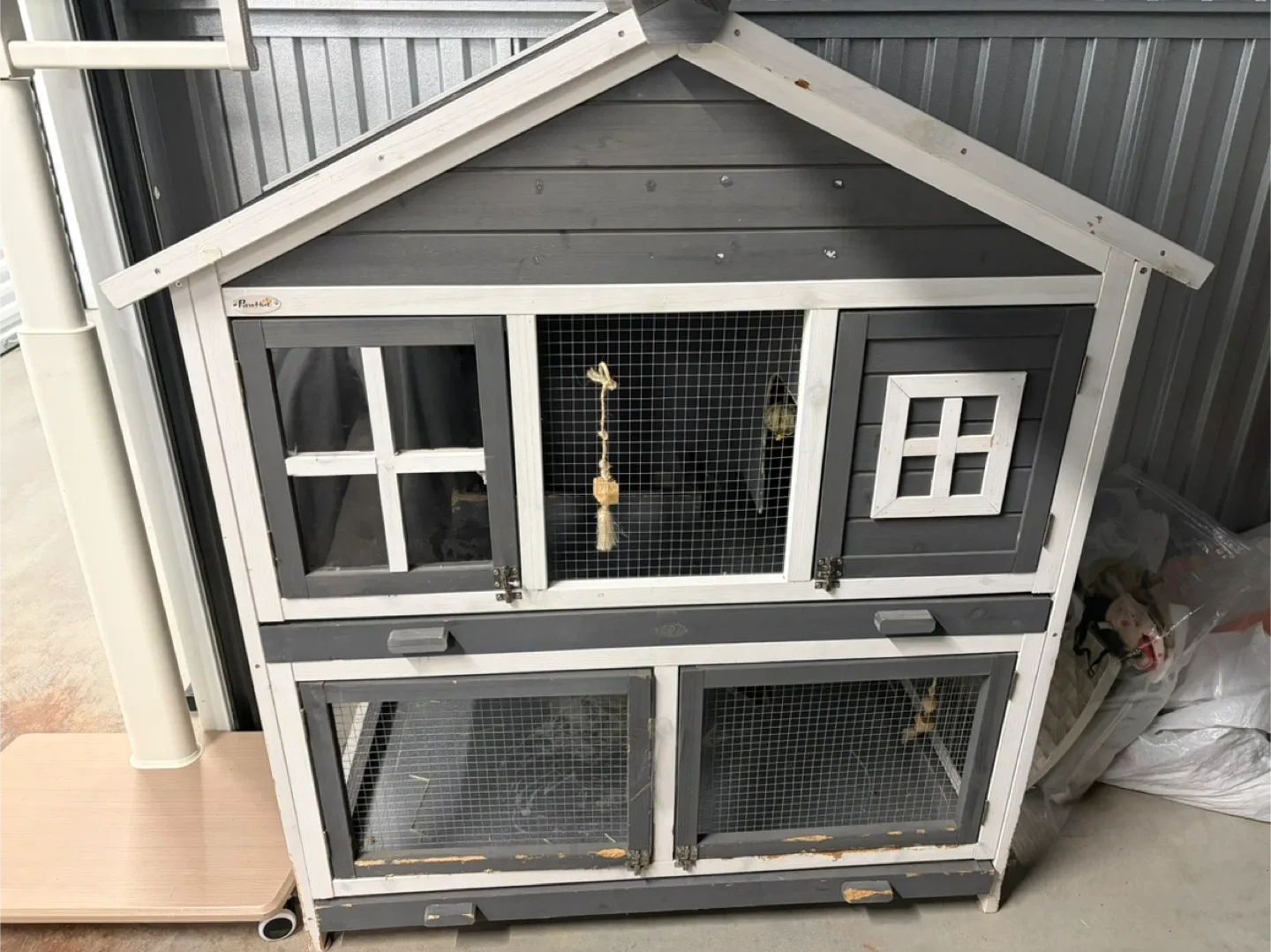 Merial Rabbit Hutch - Indoor/Outdoor