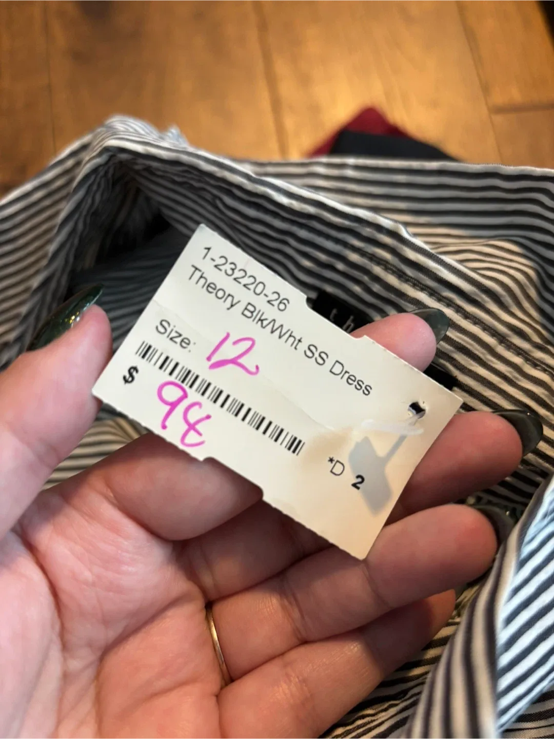 Theory Dress image indicator(2)