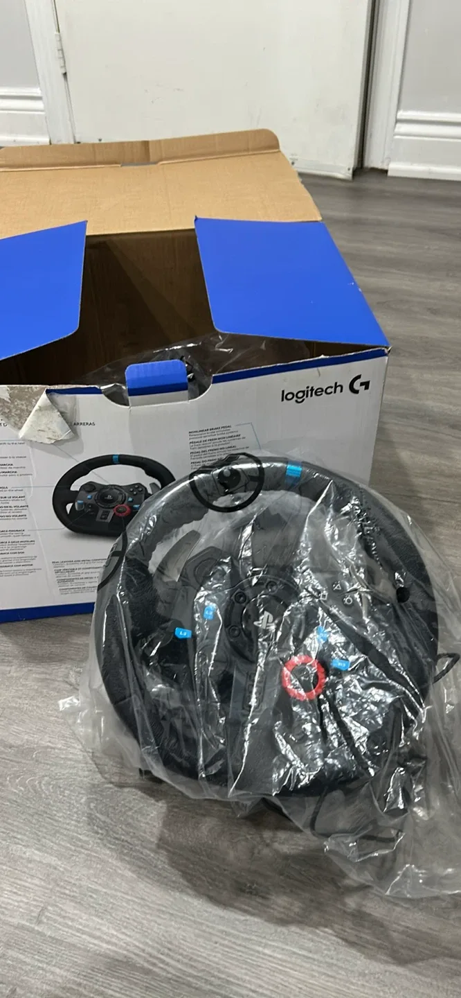 Logitech G920 Driving Force Racing Wheel - New image indicator(2)