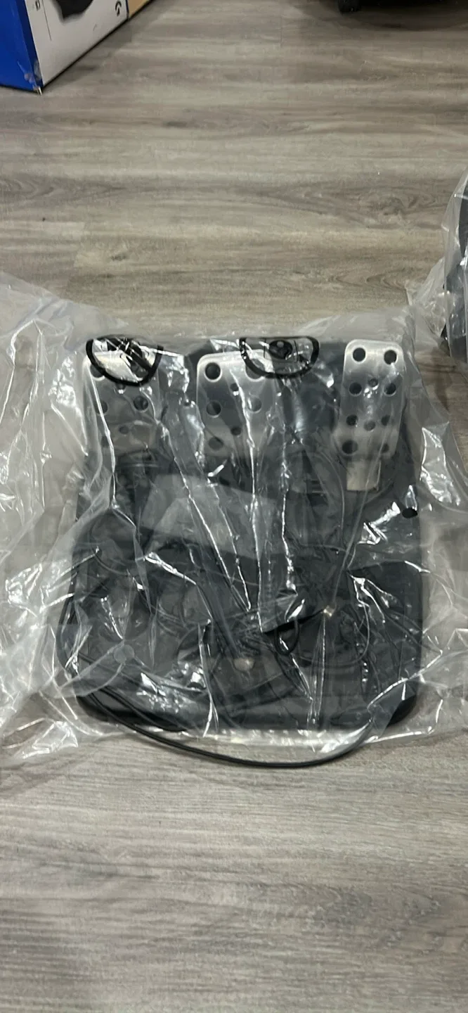 Logitech G920 Driving Force Racing Wheel - New