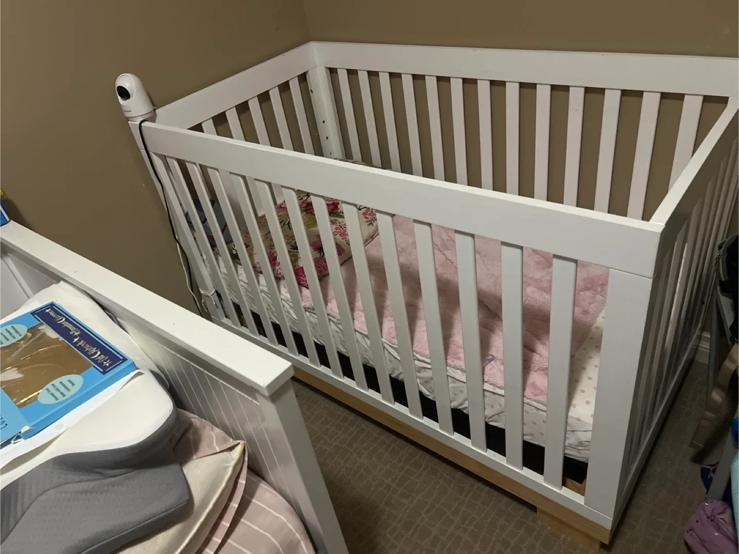 White Baby Crib image indicator(2)