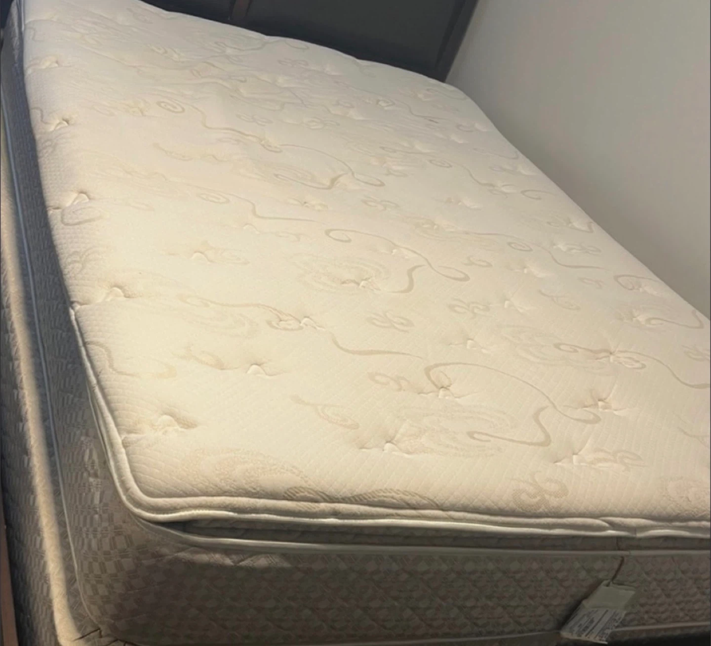 Queen size spring Mattress