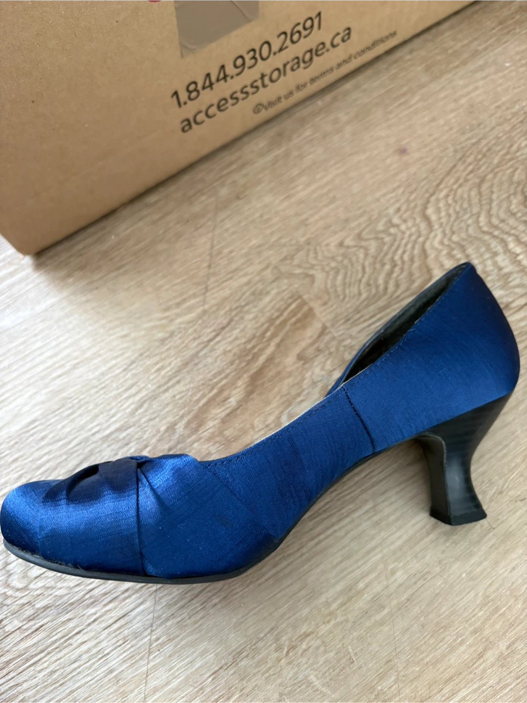 Blue satin kitten heels - photo 2