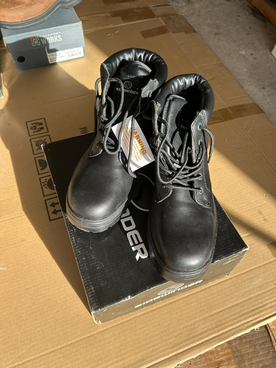 New work shoes size 8.5L image indicator(2)