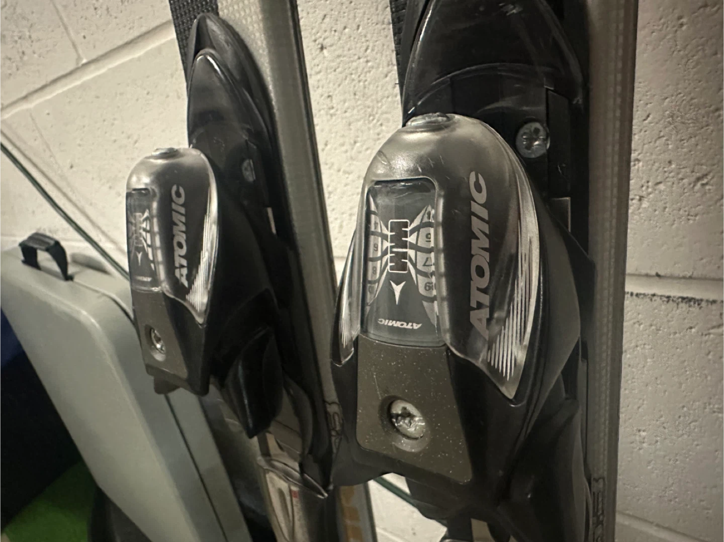 Atomic Izor 5 Skis - photo 2