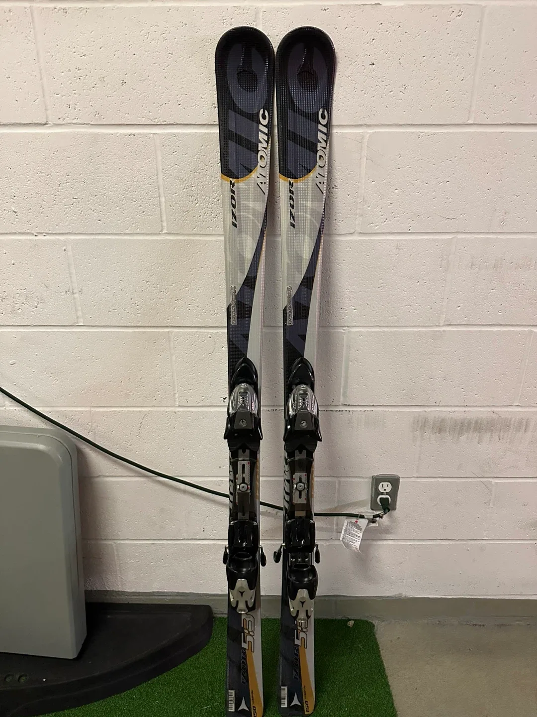 Atomic Izor 5 Skis
