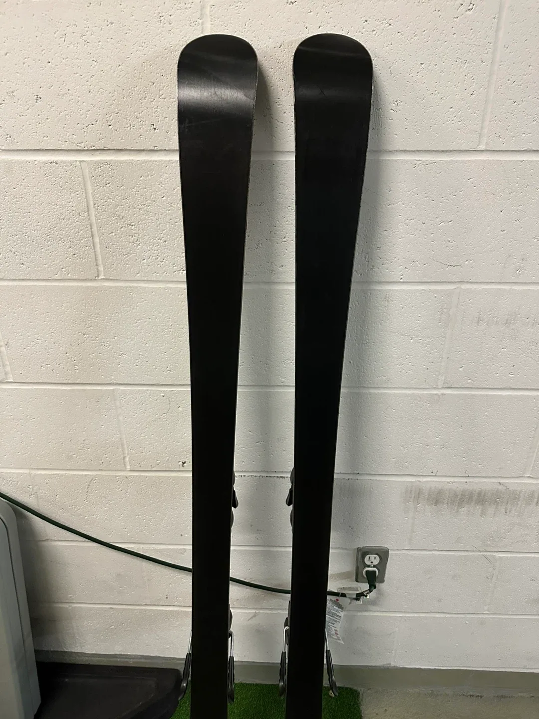 Atomic Izor 5 Skis image indicator(4)