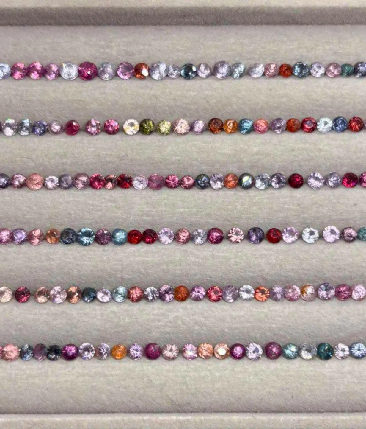 Natural Spinel, Round Cut (Burma) 0.37 Carats, 197 units.