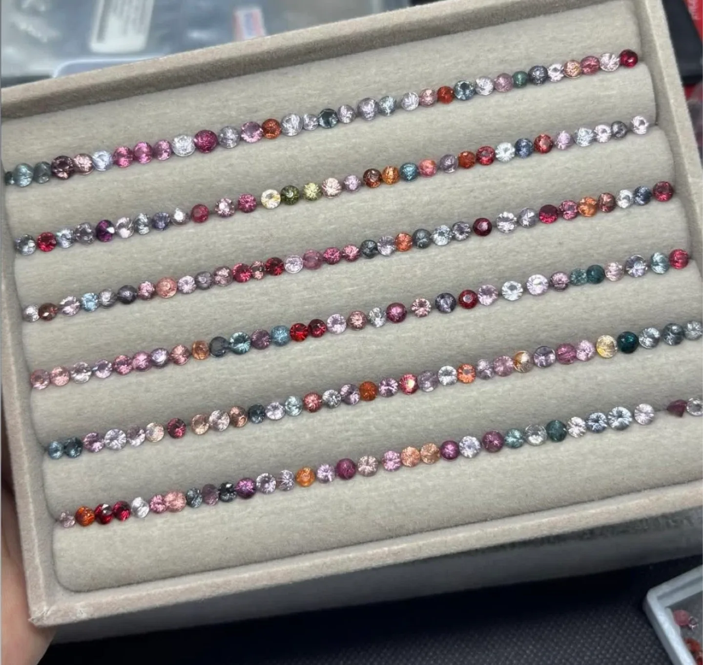 Natural Spinel, Round Cut (Burma) 0.37 Carats, 197 units. image indicator(3)