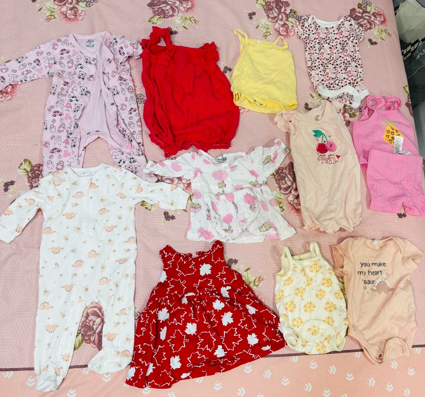 0-3 month old baby girl dresses and swaddles image indicator(2)