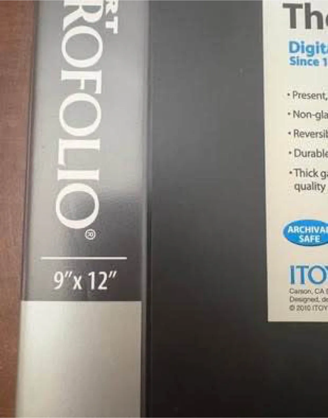Itoya Art Profolio (like new)(9” x 12”)(FREE) image indicator(2)
