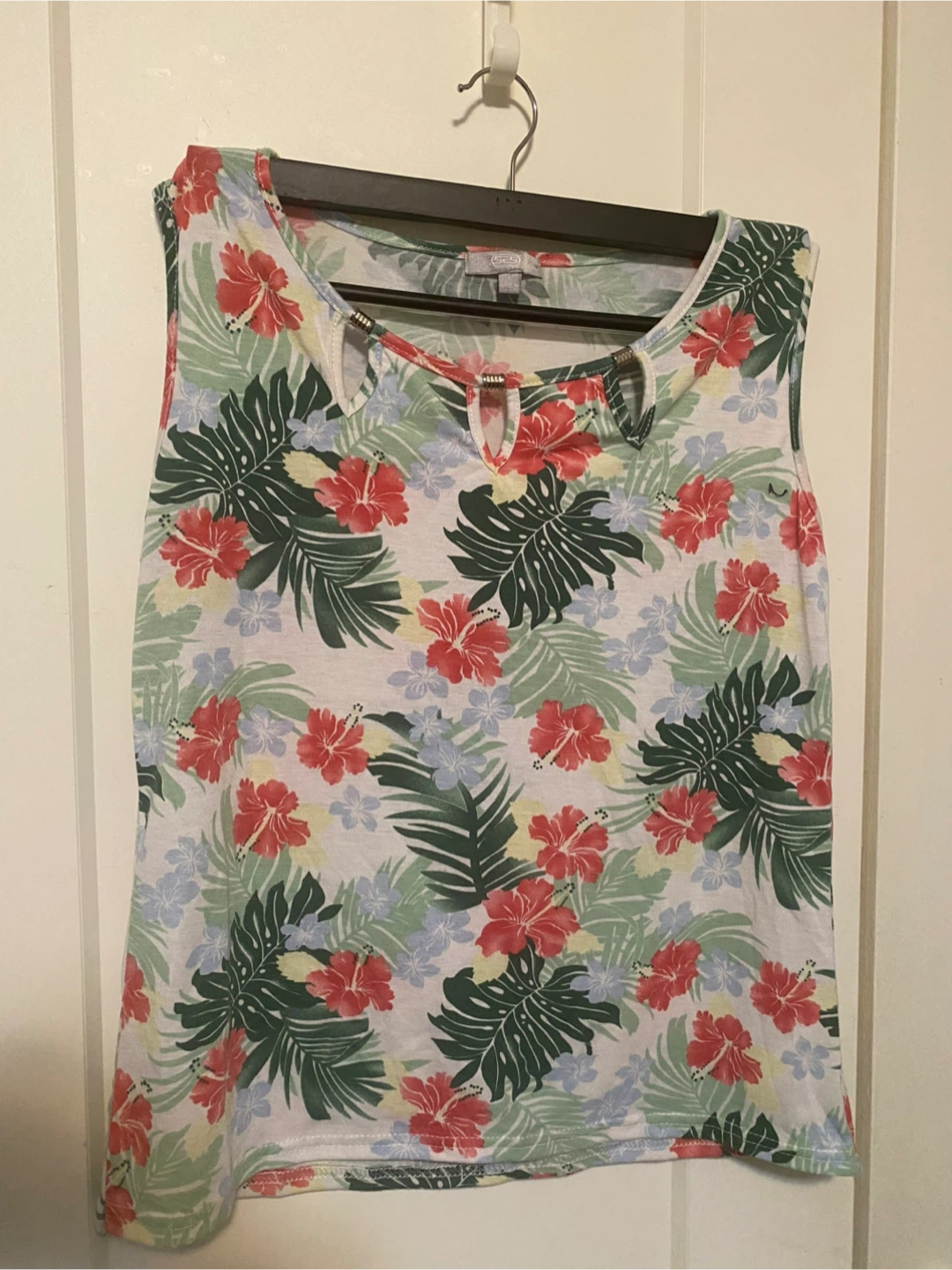 Assorted Women's Tops & Jeans - photo 4