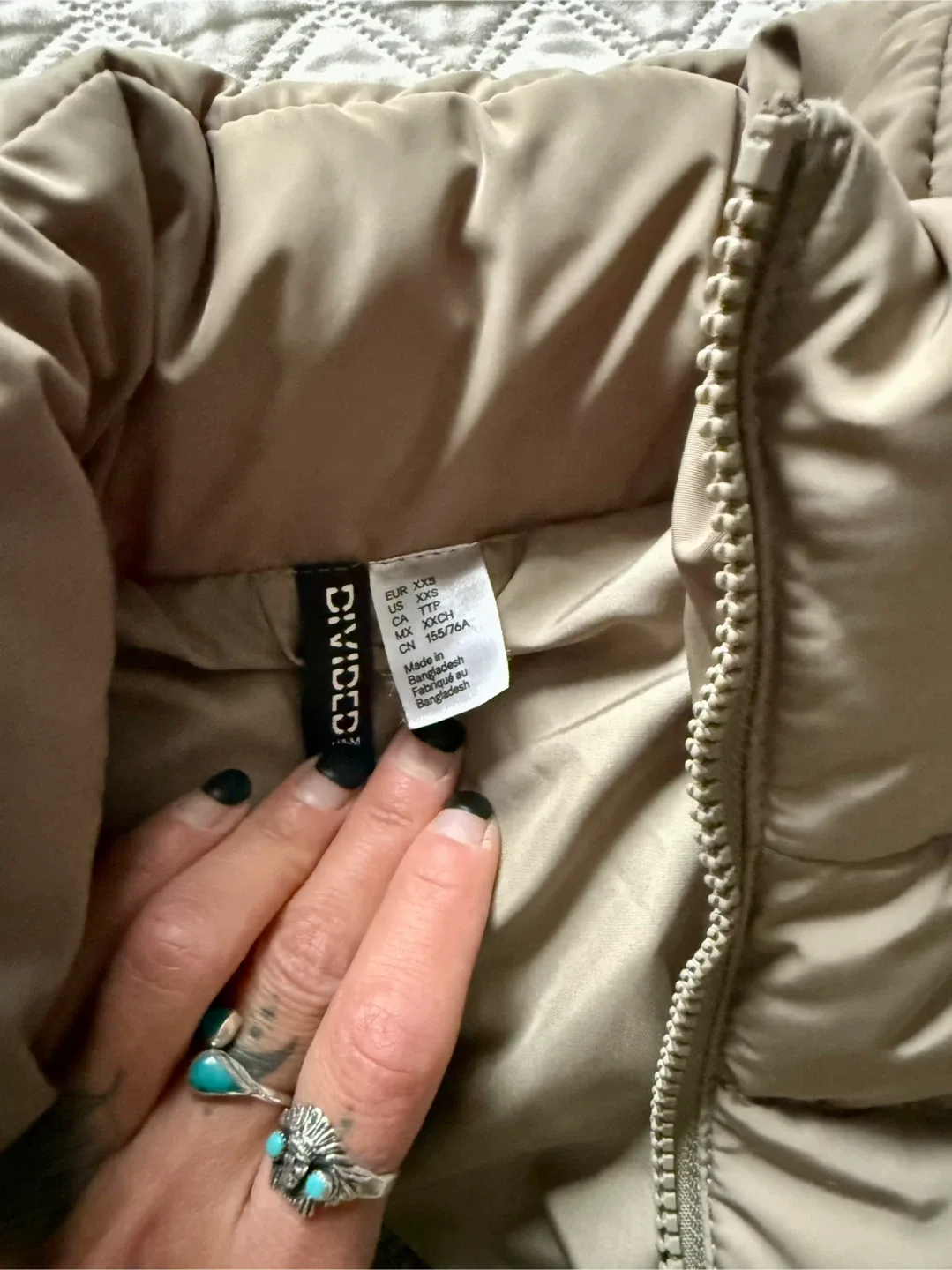 H&M Divided Crop Puffer Jacket - Size XXS image indicator(2)