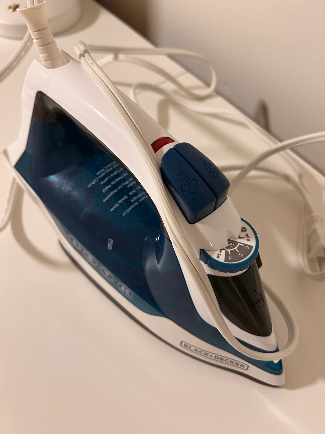 Black+Decker EvenSteam Iron - photo 2