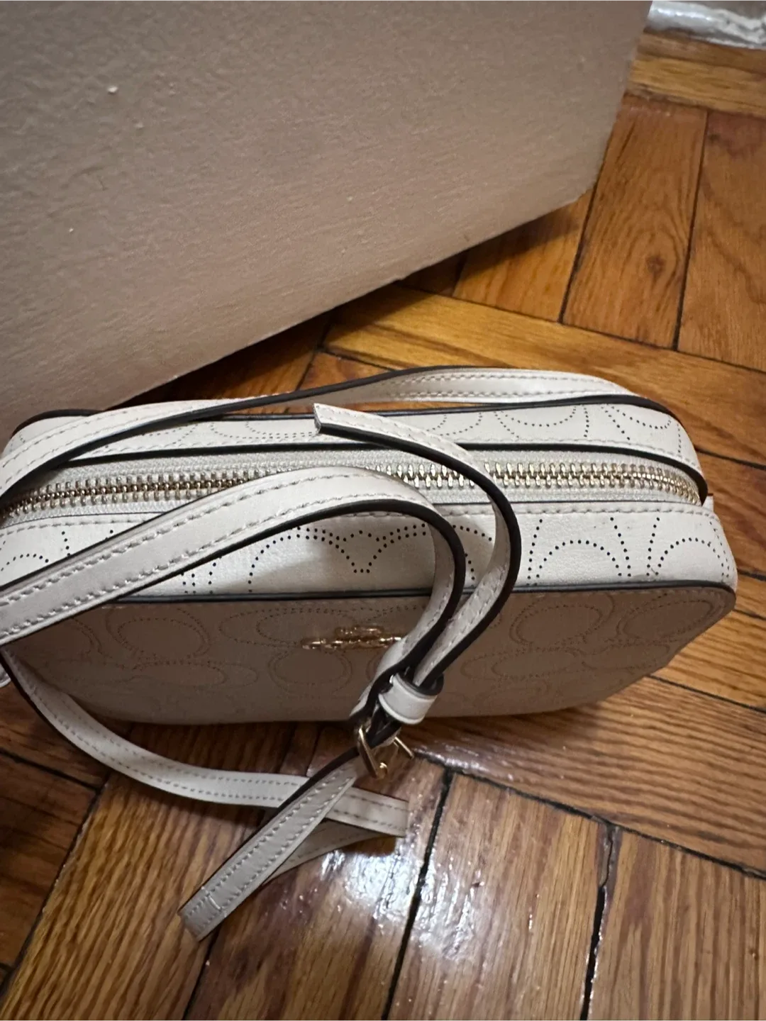 Coach White Leather Crossbody Bag image indicator(5)