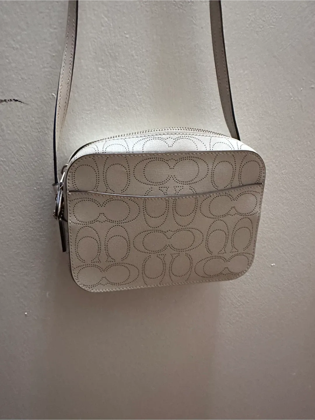 Coach White Leather Crossbody Bag image indicator(3)